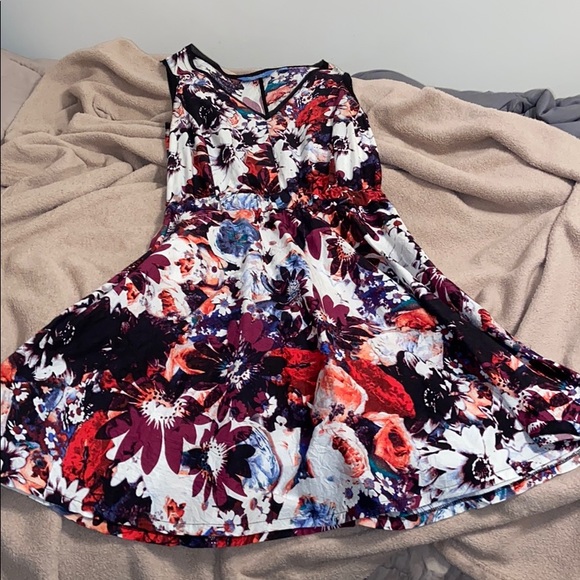 Simply Vera by Vera Wang Floral Midi Dress - Picture 2 of 3